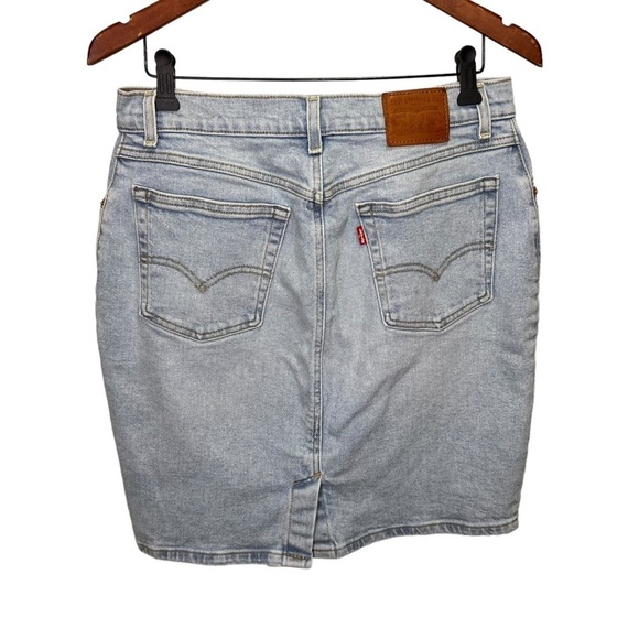 Levi's Denim Jean Skirt Size 29 Lightwash - Picture 2 of 11